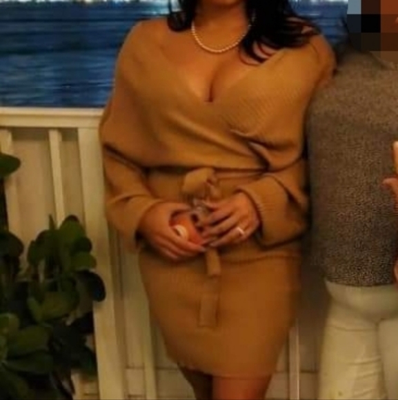 Beautiful  dress - Picture 3 of 3